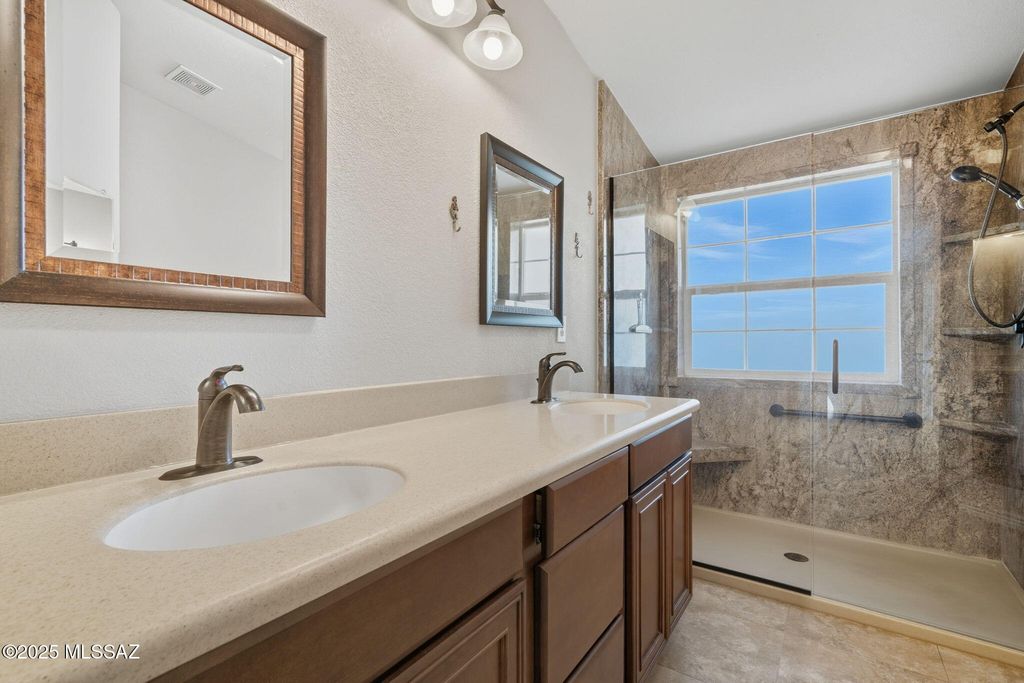 5000 E Grant Rd Unit 207, Tucson, AZ 85712