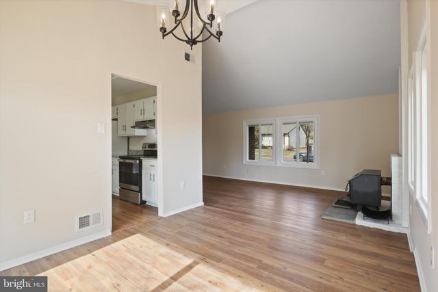 103 FARMINGTON LN, Sterling, VA 20164