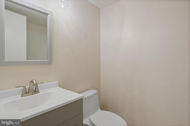 103 FARMINGTON LN, Sterling, VA 20164