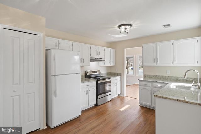 103 FARMINGTON LN, Sterling, VA 20164