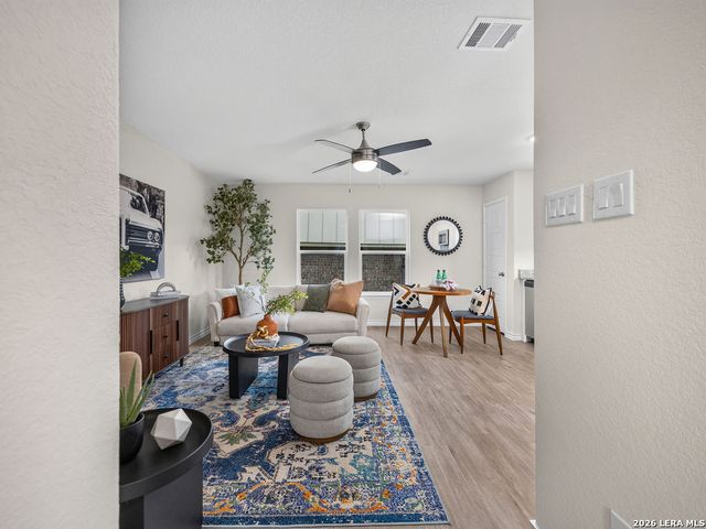 310 W Evergreen St Unit 101, San Antonio, TX 78212