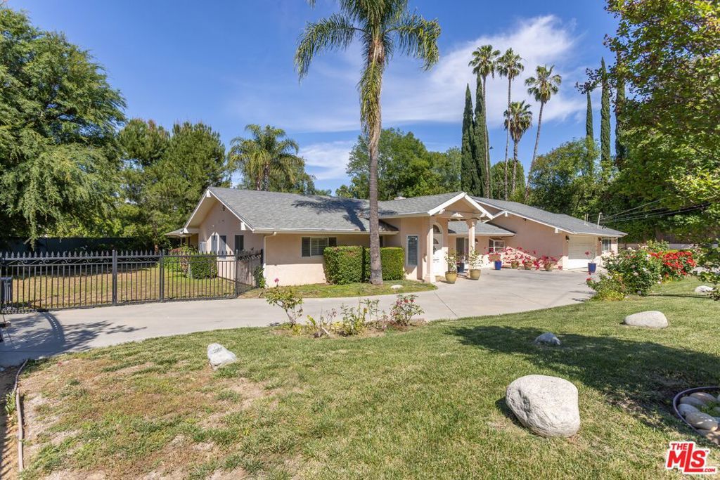 19717 Wells Drive, Los Angeles, CA 91364 — photo 2