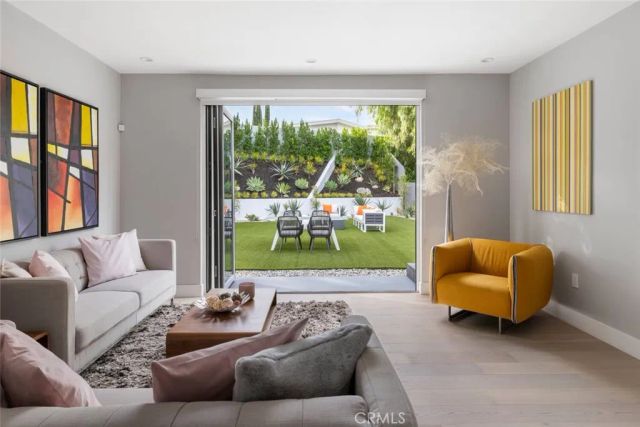 4731 Topanga Canyon Boulevard, Woodland Hills, CA 91364