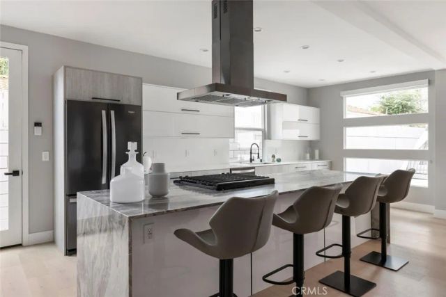 4731 Topanga Canyon Boulevard, Woodland Hills, CA 91364