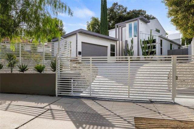4731 Topanga Canyon Boulevard, Woodland Hills, CA 91364