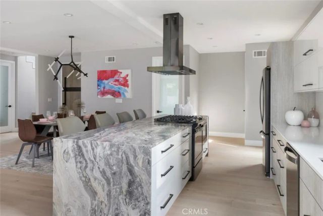 4731 Topanga Canyon Boulevard, Woodland Hills, CA 91364