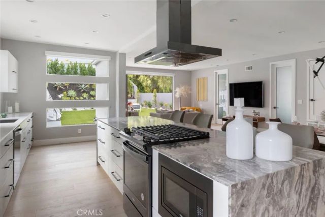 4731 Topanga Canyon Boulevard, Woodland Hills, CA 91364