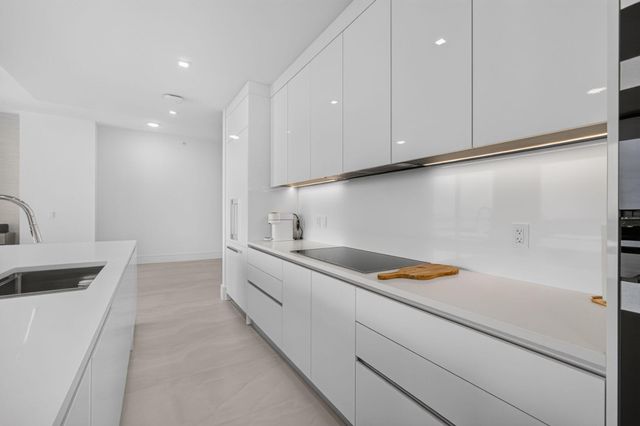 220 Lake Shore Drive 1702, Lake Park, FL 33403