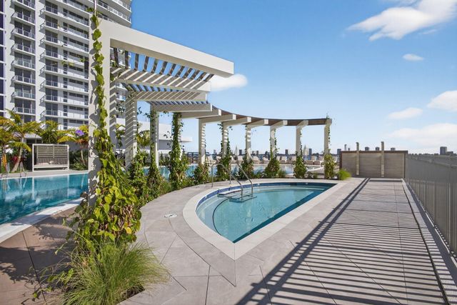 220 Lake Shore Drive 1702, Lake Park, FL 33403
