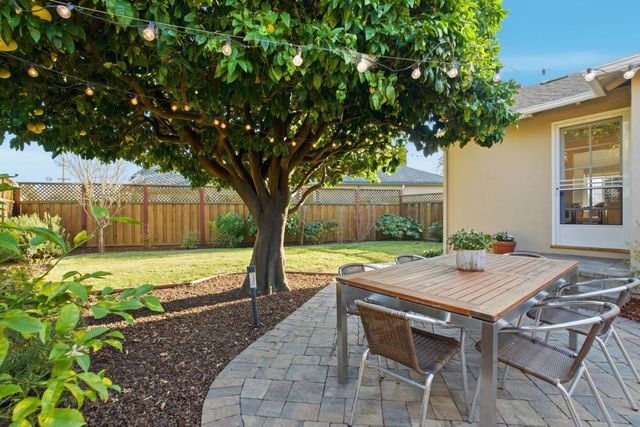 957 E Grant Place, San Mateo, CA 94402