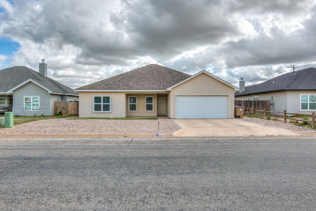 Image 3 of property listing at 1006 Gregory Drive, San Angelo, TX 76905