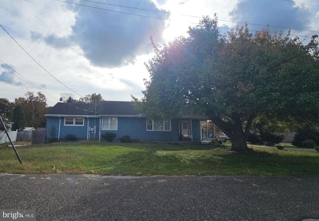 68 LAKESIDE DR, Bridgeton, NJ 08302