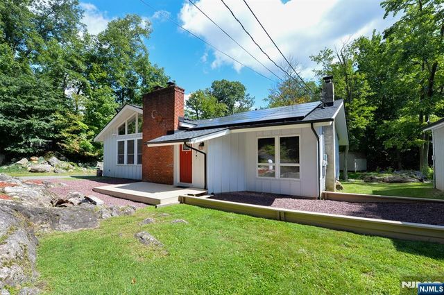 5 Woodlawn Drive, Andover Twsp, NJ 07821