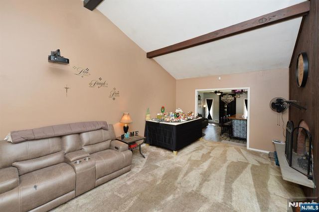 5 Woodlawn Drive, Andover Twsp, NJ 07821