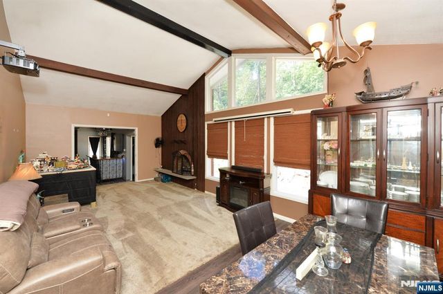 5 Woodlawn Drive, Andover Twsp, NJ 07821