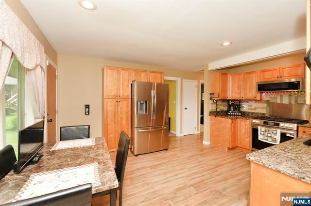 5 Woodlawn Drive, Andover Twsp, NJ 07821