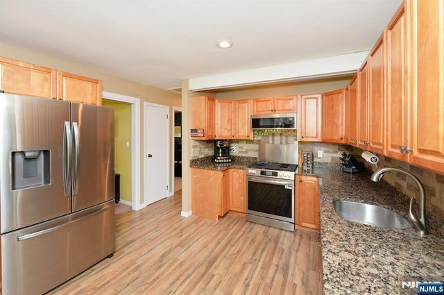 5 Woodlawn Drive, Andover Twsp, NJ 07821