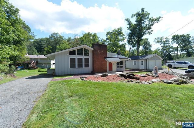 5 Woodlawn Drive, Andover Twsp, NJ 07821