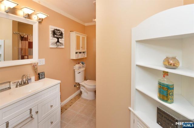 5 Woodlawn Drive, Andover Twsp, NJ 07821