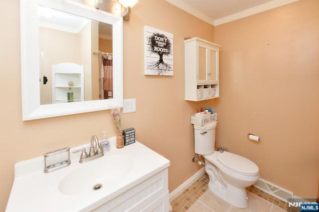 5 Woodlawn Drive, Andover Twsp, NJ 07821