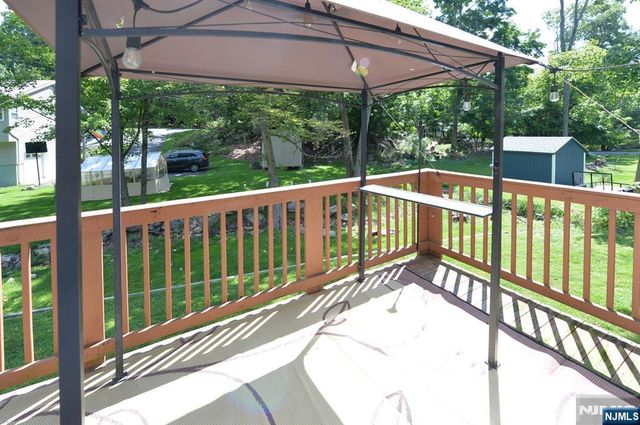 5 Woodlawn Drive, Andover Twsp, NJ 07821