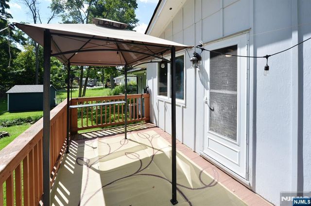5 Woodlawn Drive, Andover Twsp, NJ 07821