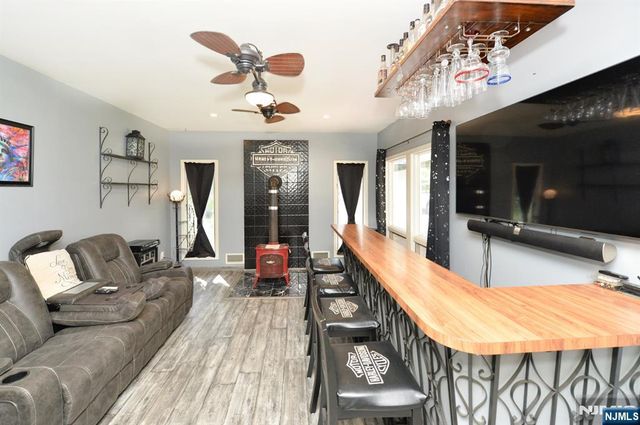 5 Woodlawn Drive, Andover Twsp, NJ 07821
