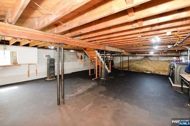 5 Woodlawn Drive, Andover Twsp, NJ 07821