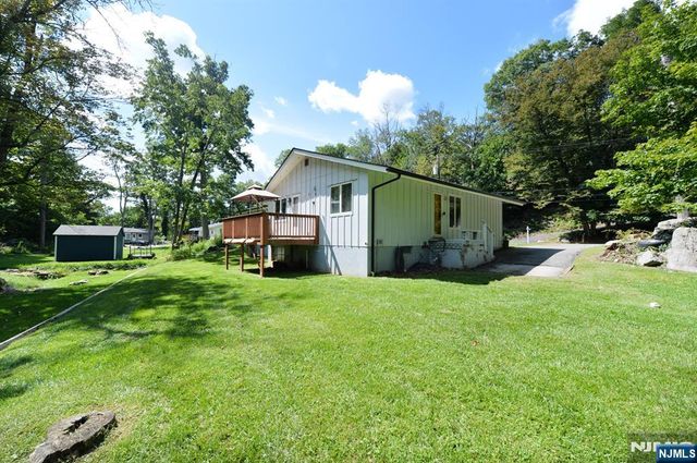 5 Woodlawn Drive, Andover Twsp, NJ 07821
