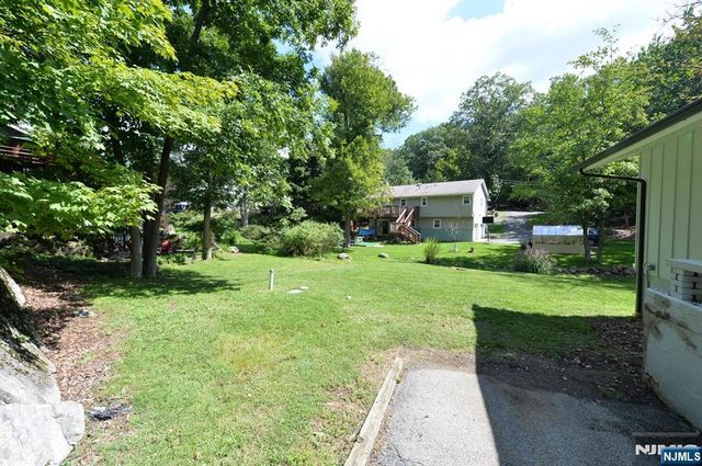 5 Woodlawn Drive, Andover Twsp, NJ 07821
