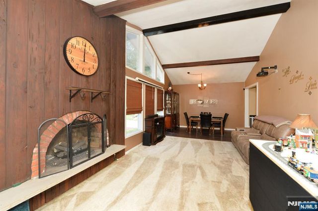 5 Woodlawn Drive, Andover Twsp, NJ 07821