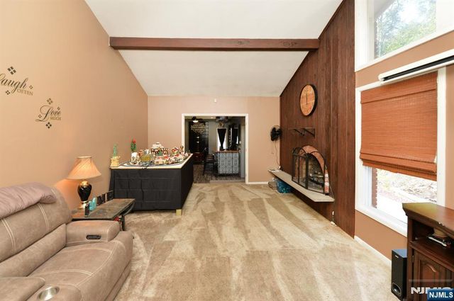 5 Woodlawn Drive, Andover Twsp, NJ 07821