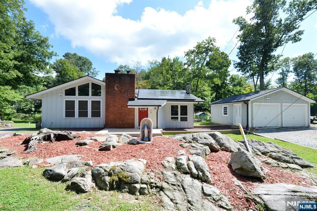 5 Woodlawn Drive, Andover Twsp, NJ 07821