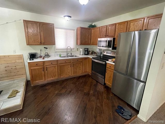 207 Butterfield Ln, Houghton Lake, MI 48629