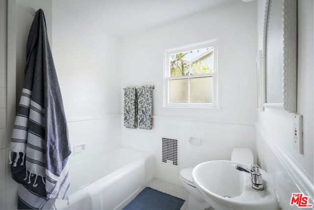 5106 Ranchito Avenue, Sherman Oaks, CA 91423