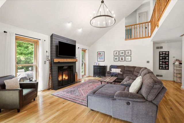 W280N8123 Black Diamond COURT, Hartland, WI 53029