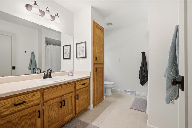 W280N8123 Black Diamond COURT, Hartland, WI 53029