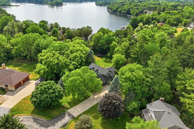 W280N8123 Black Diamond COURT, Hartland, WI 53029