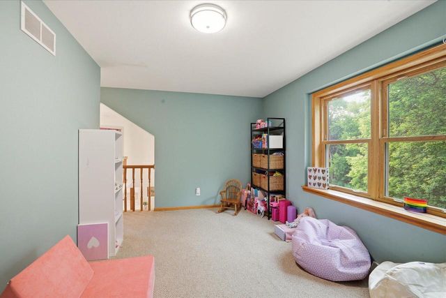 W280N8123 Black Diamond COURT, Hartland, WI 53029