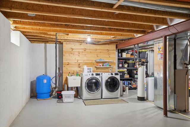 W280N8123 Black Diamond COURT, Hartland, WI 53029