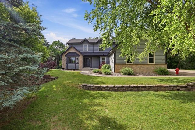W280N8123 Black Diamond COURT, Hartland, WI 53029
