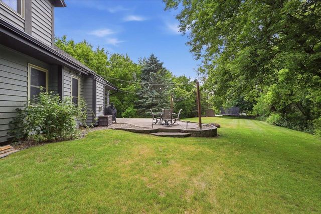 W280N8123 Black Diamond COURT, Hartland, WI 53029