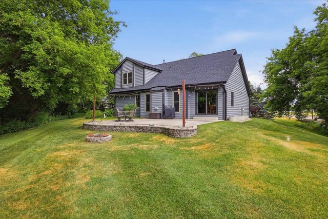 W280N8123 Black Diamond COURT, Hartland, WI 53029