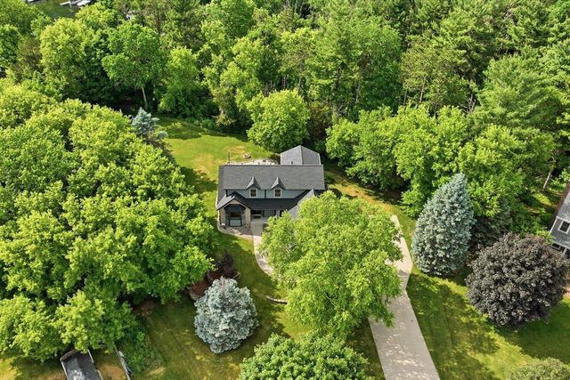 W280N8123 Black Diamond COURT, Hartland, WI 53029