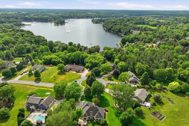 W280N8123 Black Diamond COURT, Hartland, WI 53029