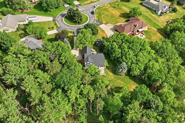 W280N8123 Black Diamond COURT, Hartland, WI 53029