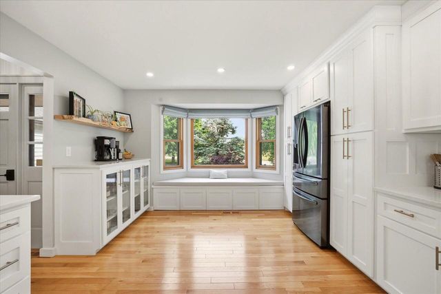 W280N8123 Black Diamond COURT, Hartland, WI 53029