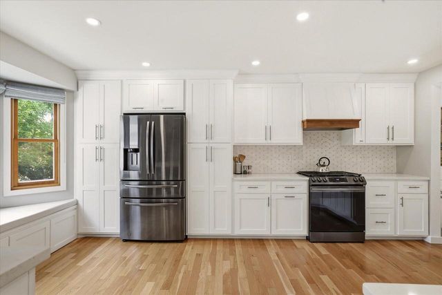 W280N8123 Black Diamond COURT, Hartland, WI 53029