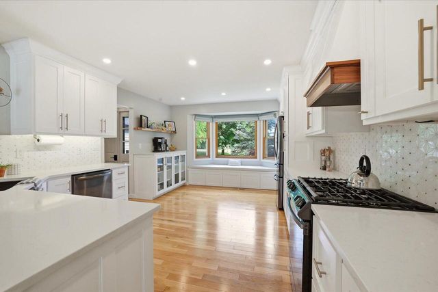 W280N8123 Black Diamond COURT, Hartland, WI 53029