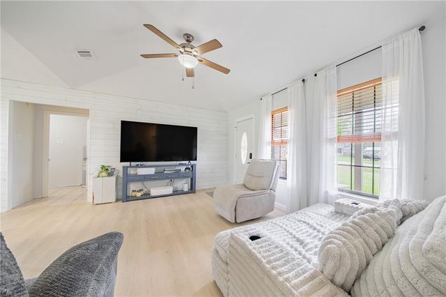 6911 Ching Lynch Road, Mobile, AL 36618